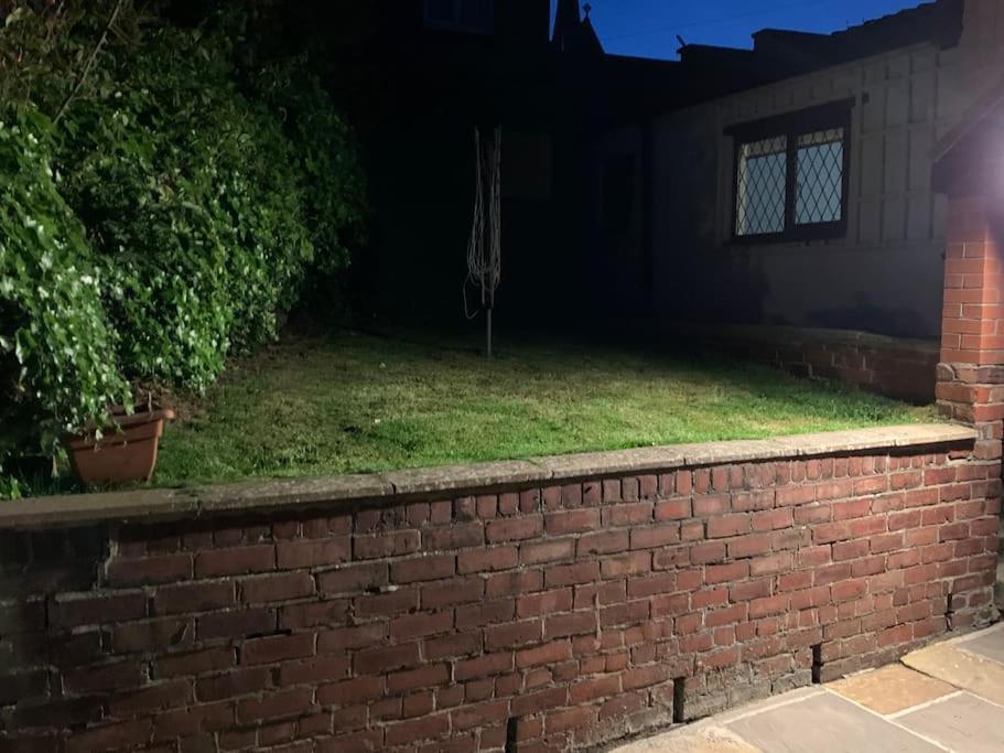Award Winning Pet Friendly Paddock Cottage 惠特比 外观 照片