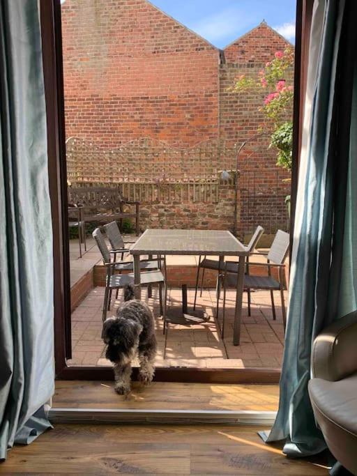 Award Winning Pet Friendly Paddock Cottage 惠特比 外观 照片