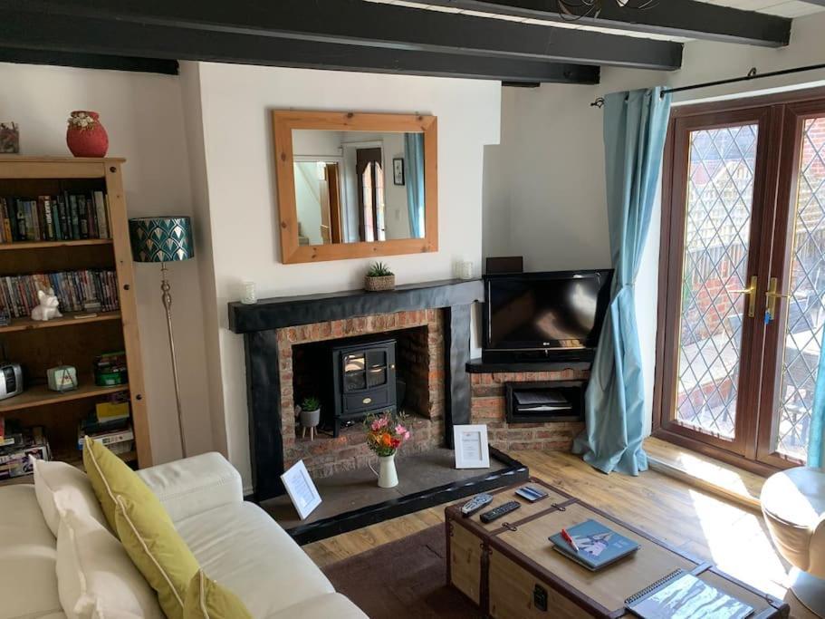 Award Winning Pet Friendly Paddock Cottage 惠特比 外观 照片
