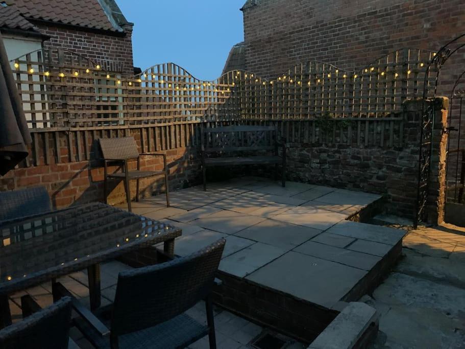 Award Winning Pet Friendly Paddock Cottage 惠特比 外观 照片